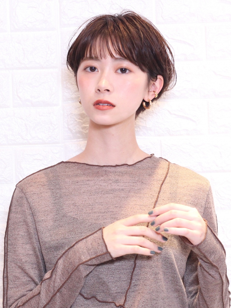 ヘアスタイル「大人ショート、ミディアム」の側面画像