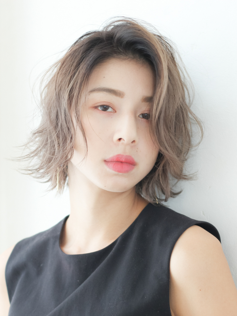 ヘアスタイル「大人ショート、ミディアム」の背面画像