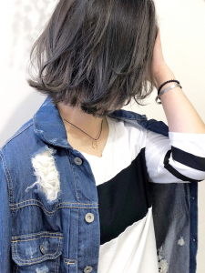 西葛西にある美容室「シーズヘア（SEES HAIR ）」のヘアスタイル「外ハネ　エアリーミディ」